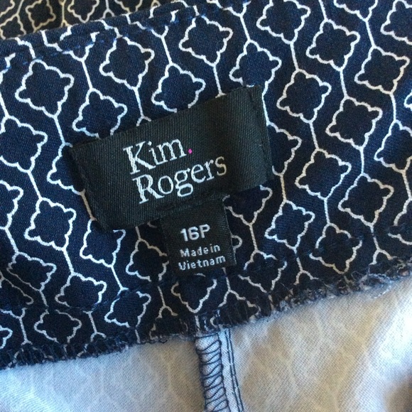 Kim Rogers patterned blue pull on capris. Petite. 16P - Picture 5 of 6